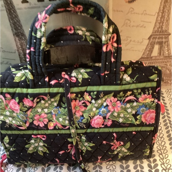 Vera Bradley Handbags - VERA BRADLEY COSMETIC TRAVEL BAG.